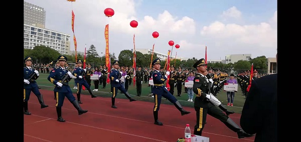 太阳成集团tyc151cc国旗班入场.jpg 太阳成集团tyc151cc国旗班入场.jpg